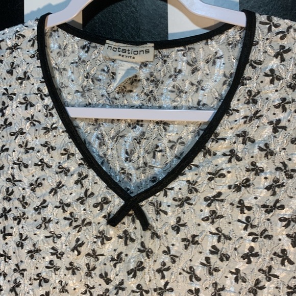 Vintage Notations Black and White Bow Print Lace Women's Top Medium Petite - Picture 3 of 7